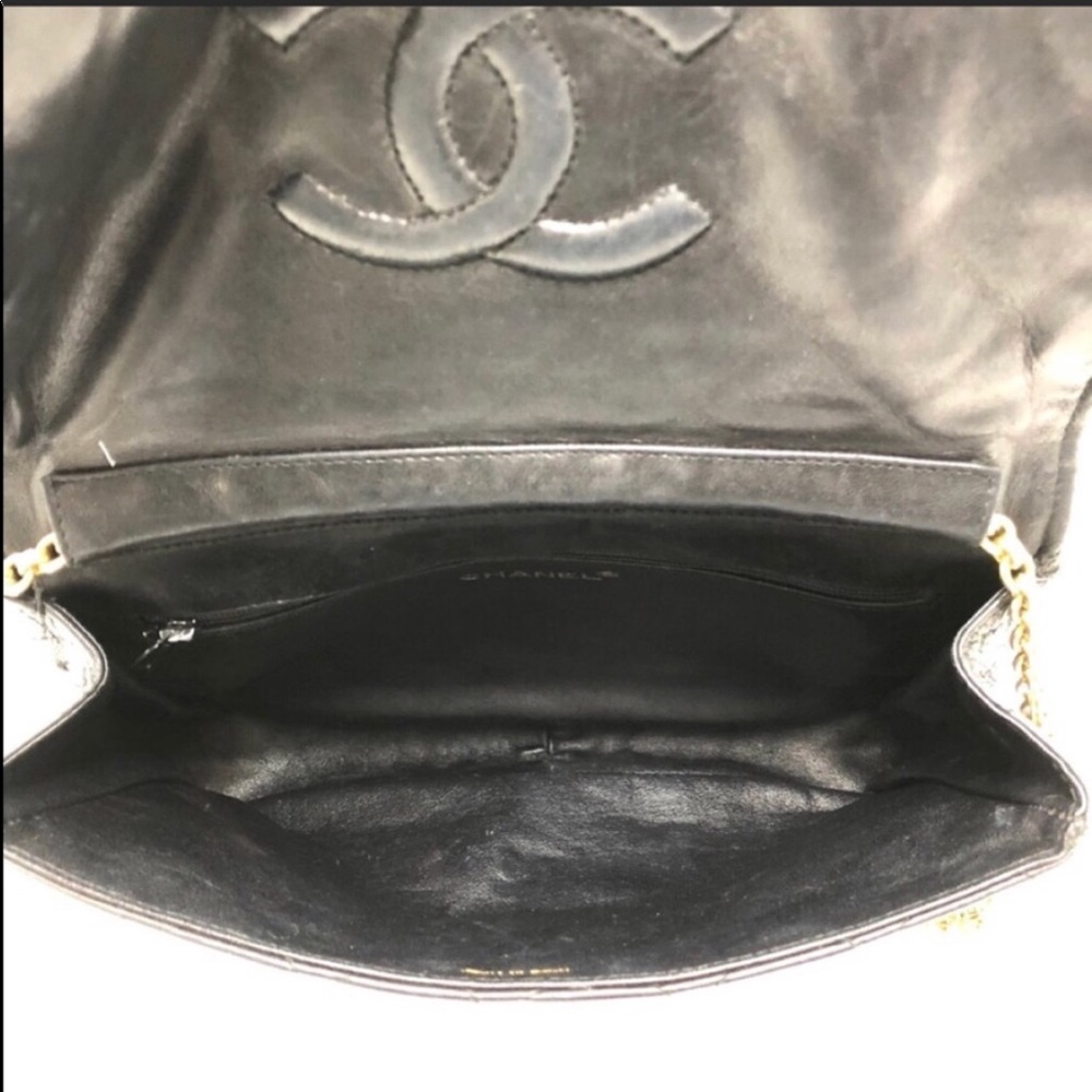 Auth CHANEL Matelasse Lambskin Chain Crossbody - Picture 5 of 8